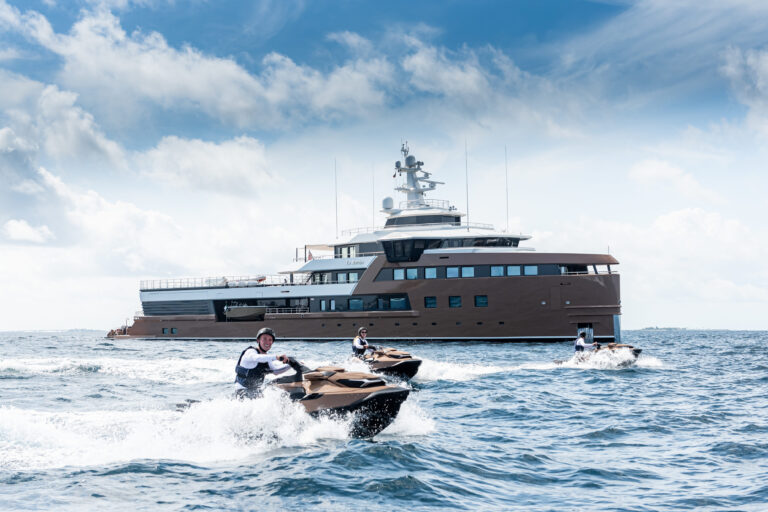 77M WORLD EXPLORER YACHT