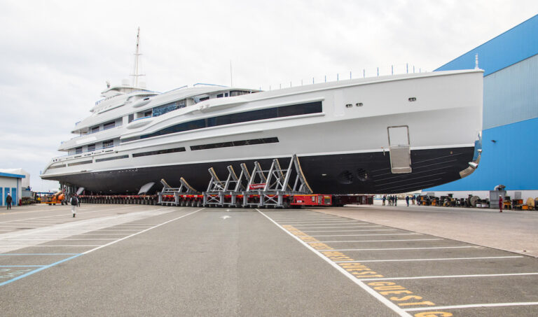 Benetti FB277 Getting Ready To Hit The Water