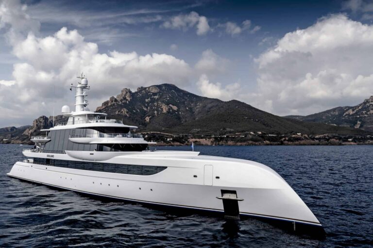 80M MODERN CUSTOM YACHT