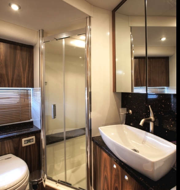 MAEVAFLO 4 -  VIP Ensuite