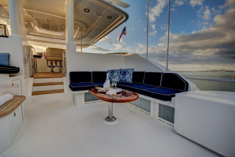 MAGGIE - Sundeck
