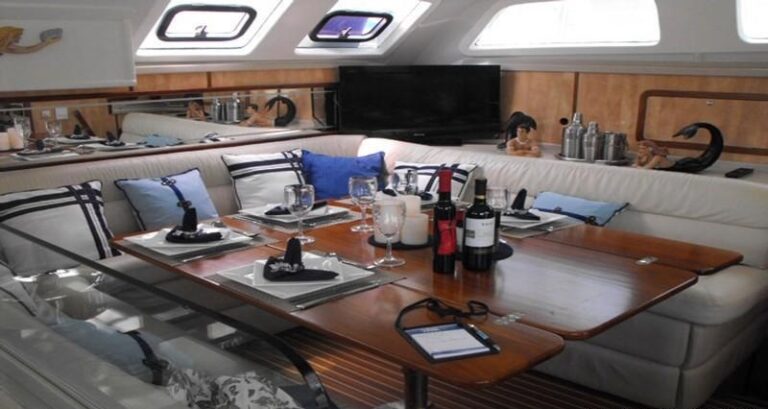 MAJESTIC SPIRIT - Formal dining