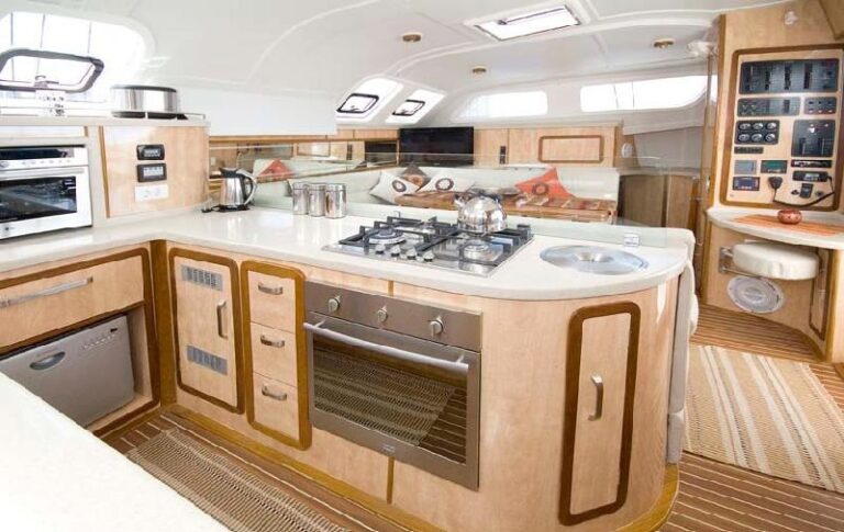 MAJESTIC SPIRIT - Galley