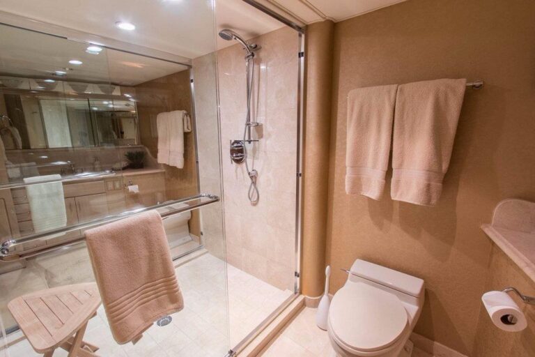 MASTER ENSUITE