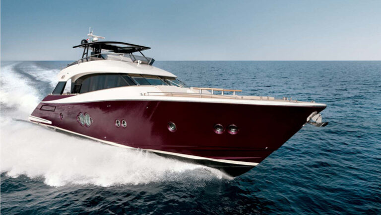 MCY 76 Yacht running