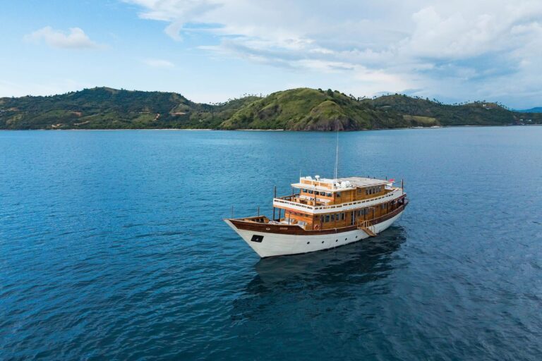 MISCHIEF Yacht