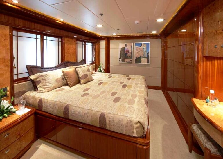 MISS ROSE - Convertable Cabin