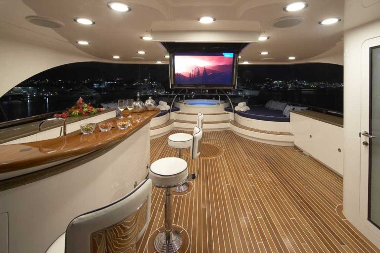 MISS ROSE - The Sundeck