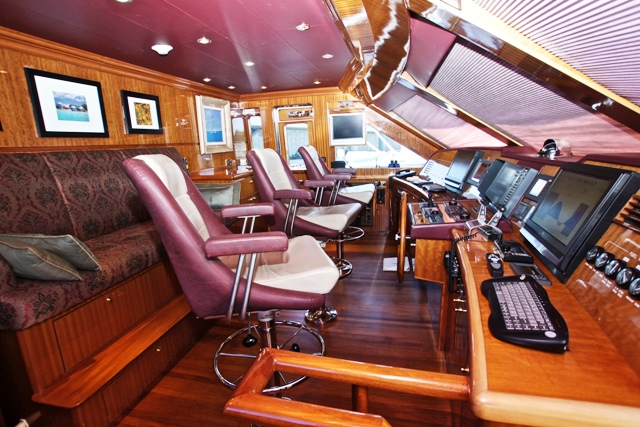 MISSY B II - Pilothouse