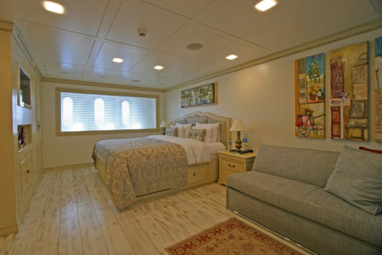 M&M - Lower Deck Master Cabin 02