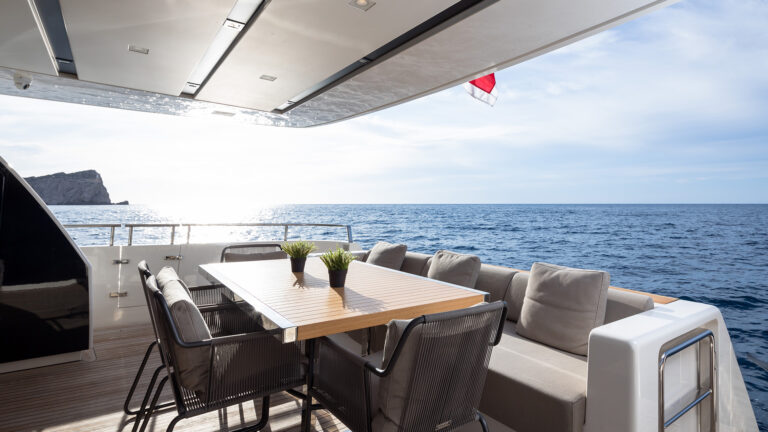 Main Deck Dining