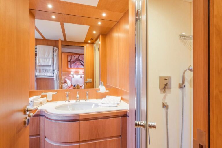 Twin Bathroom