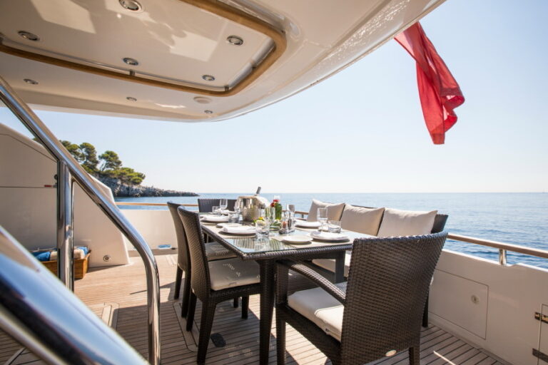 Main Deck Dining