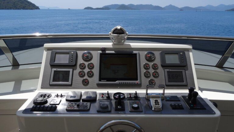 Helm Station