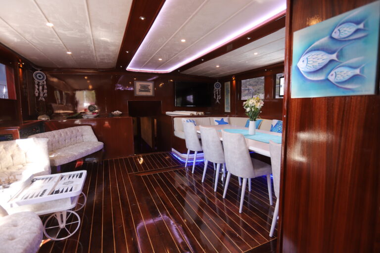 Saloon Dining Area