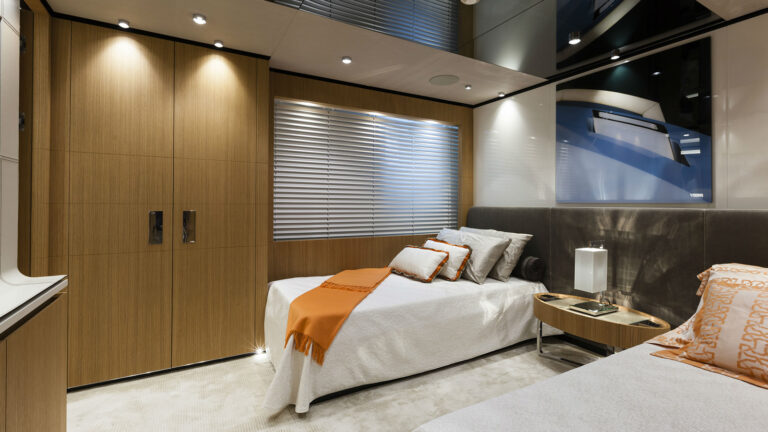 MR T twin room
