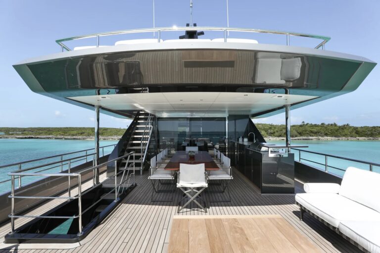 Upper Deck Aft Dining