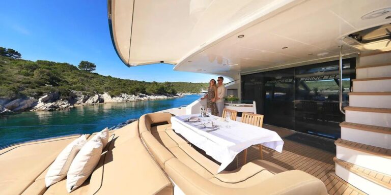 Exterior Relaxation Area With Dining