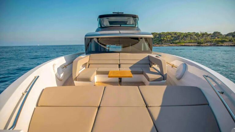 Foredeck Seating