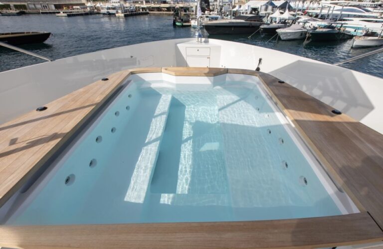 Exterior Sunbathing Area