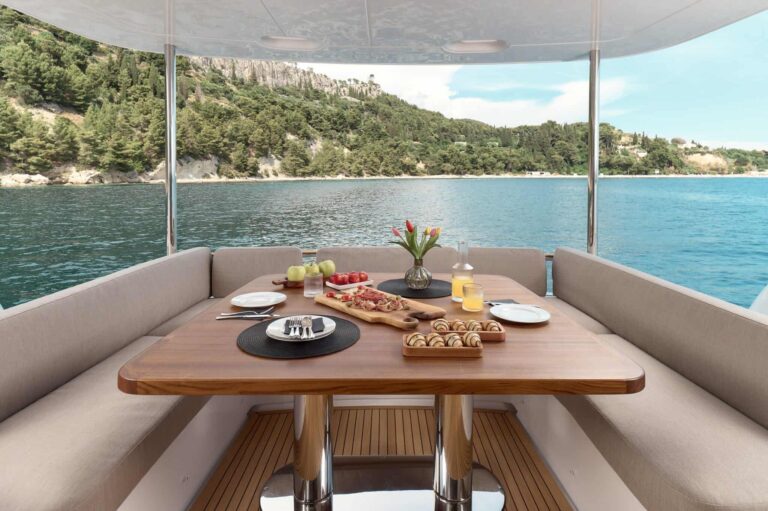 Main Deck Aft Dining