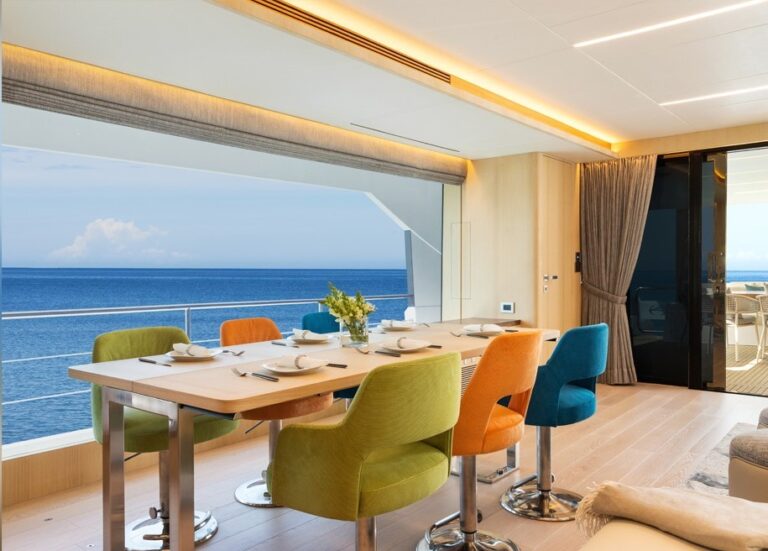Main salon dining