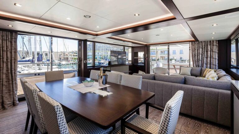 Main salon dining
