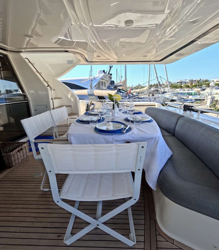 Main Deck Aft Dining
