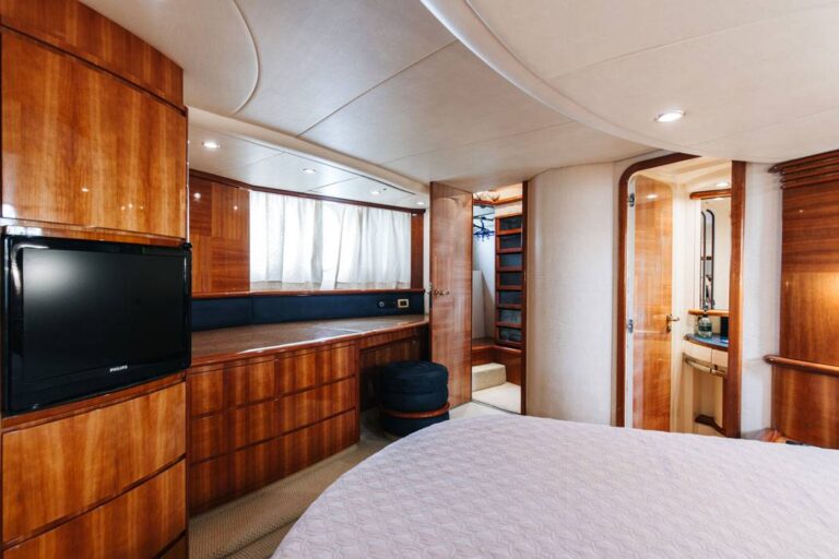 Double Cabin Detail