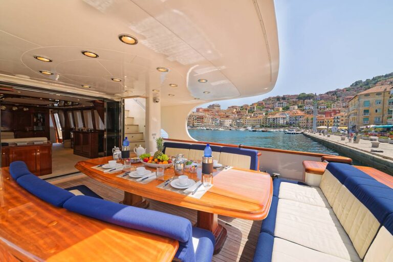 MY BUGIA - Aft deck