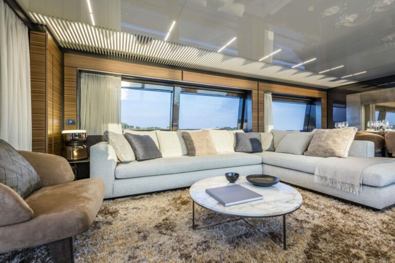 Main Salon Lounge