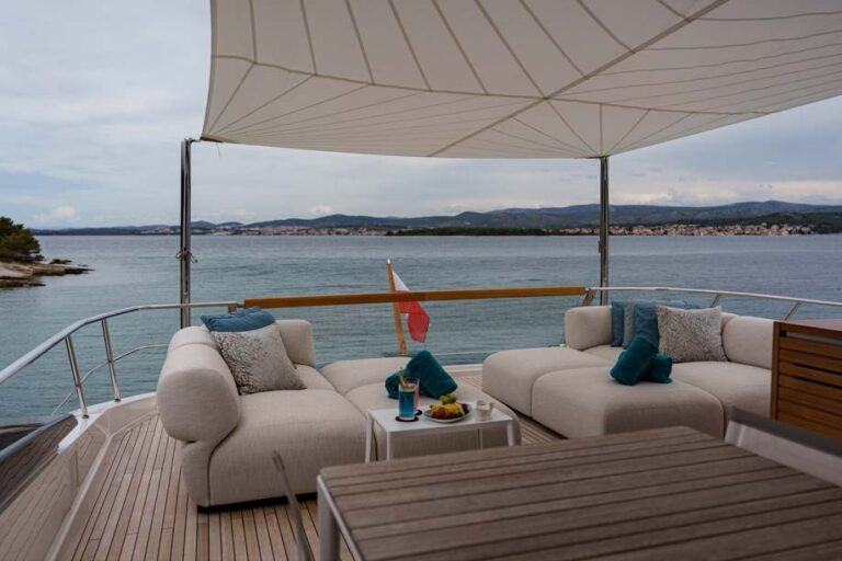 Aft Deck Seating