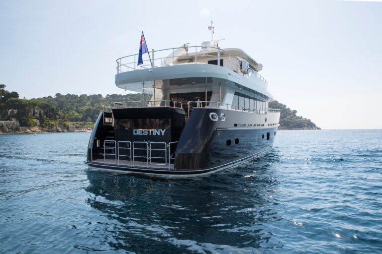 MY DESTINY - Stern view