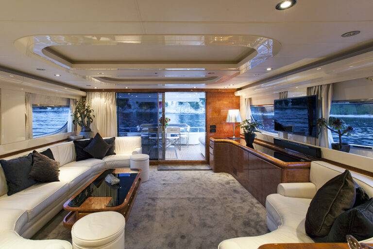 MY DIONE DUE - Salon