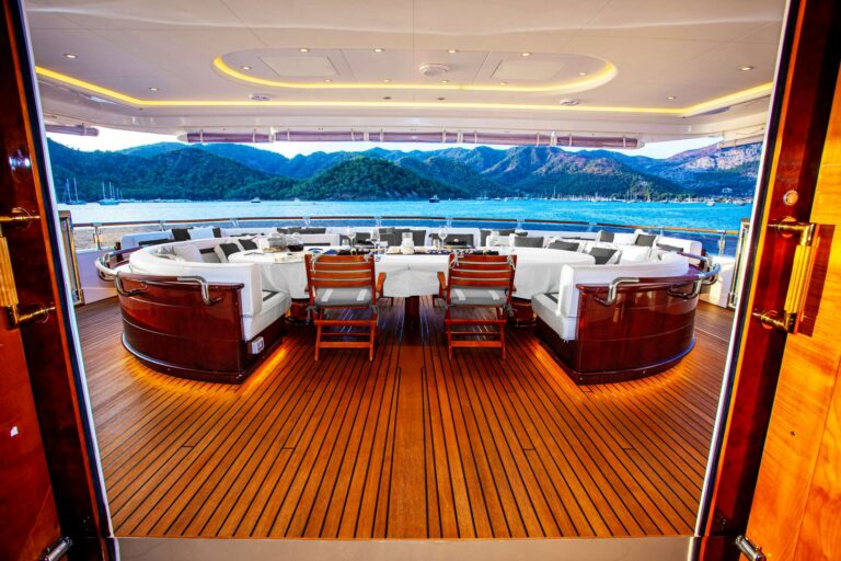 Main Deck Dining