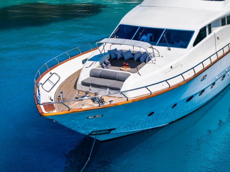 Foredeck Relaxation Area