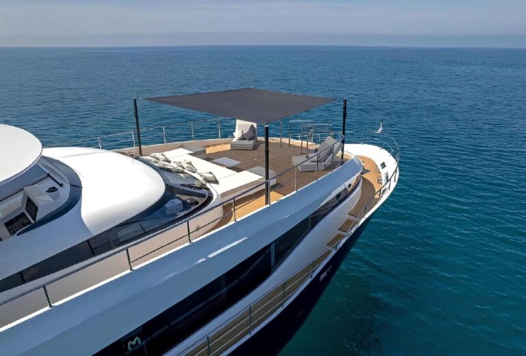 Foredeck Relaxation Area