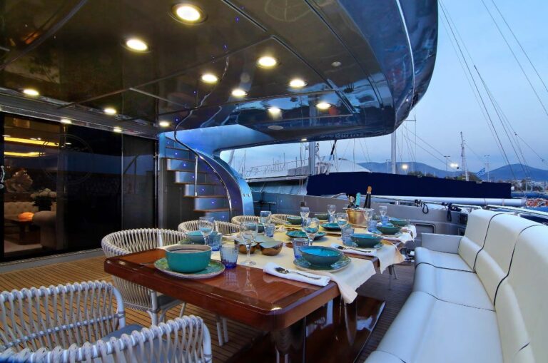 Aft Deck Alfresco Dining