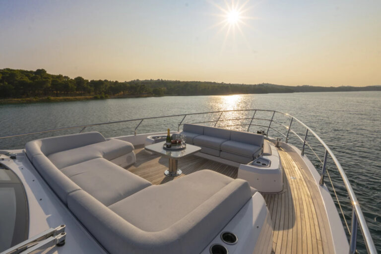 Foredeck Seating