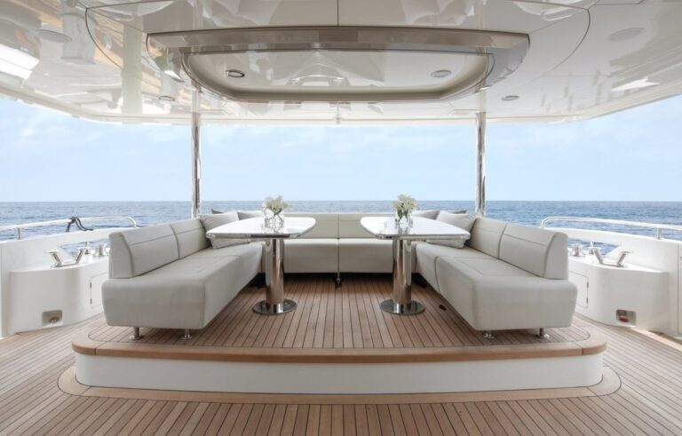 Main Deck Aft Dining