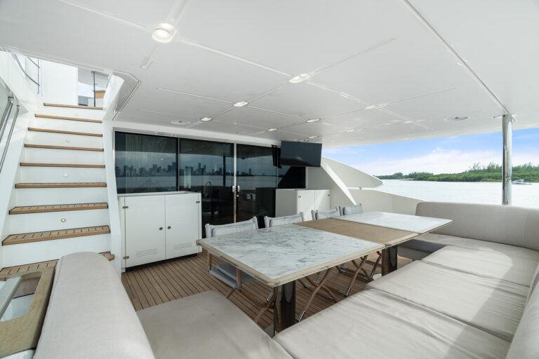Main Deck Aft Dining