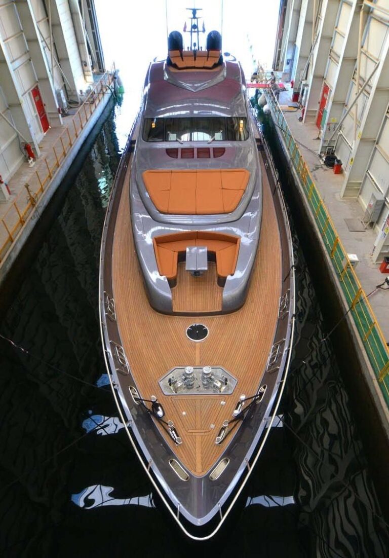 MY GINGER Pershing 115 -  Foredeck