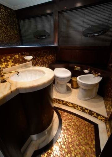 MY GINGER Pershing 115 -  Guest Ensuite