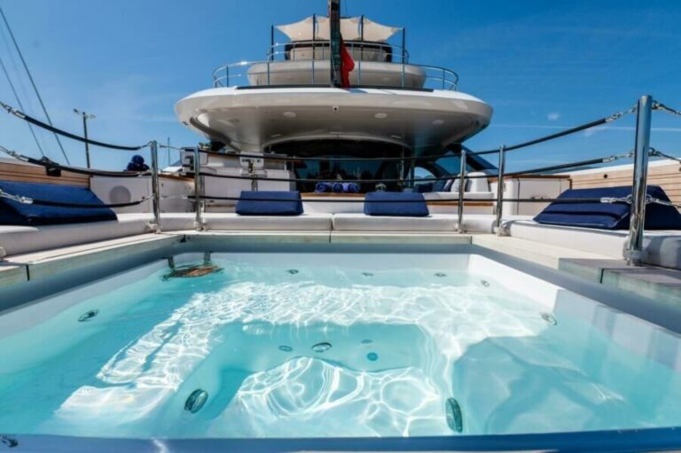 Exterior Sunbathing Area