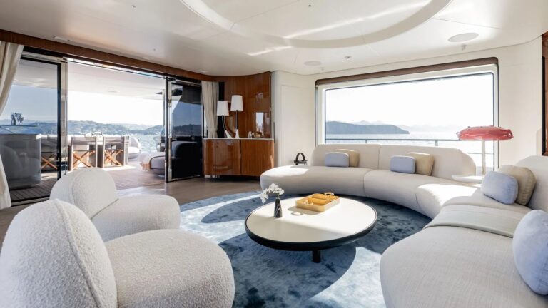 Main Salon Lounge