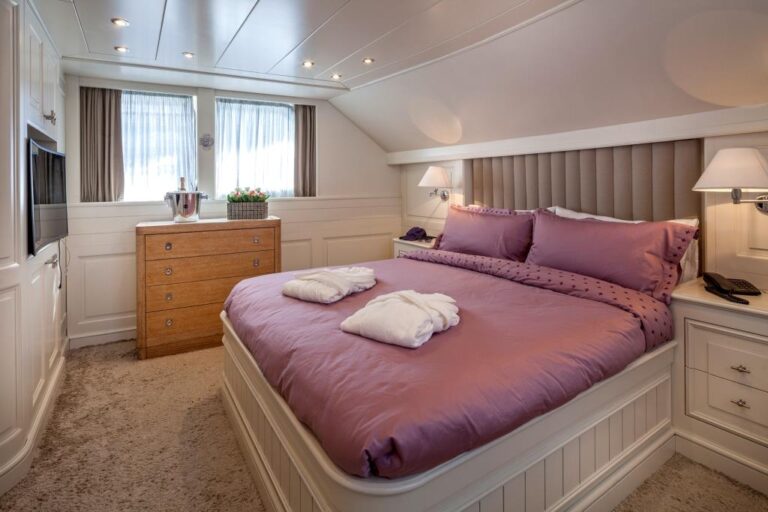 MY HARMONYA - VIP cabin main deck