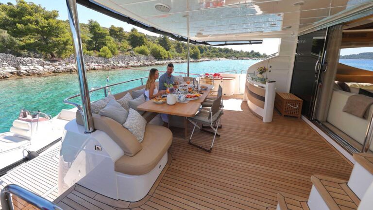 Main Deck Dining