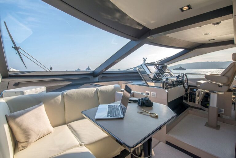 Helm Station