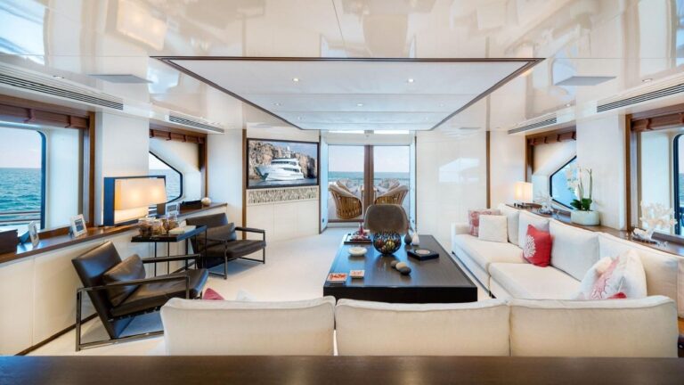 Main Salon Lounge