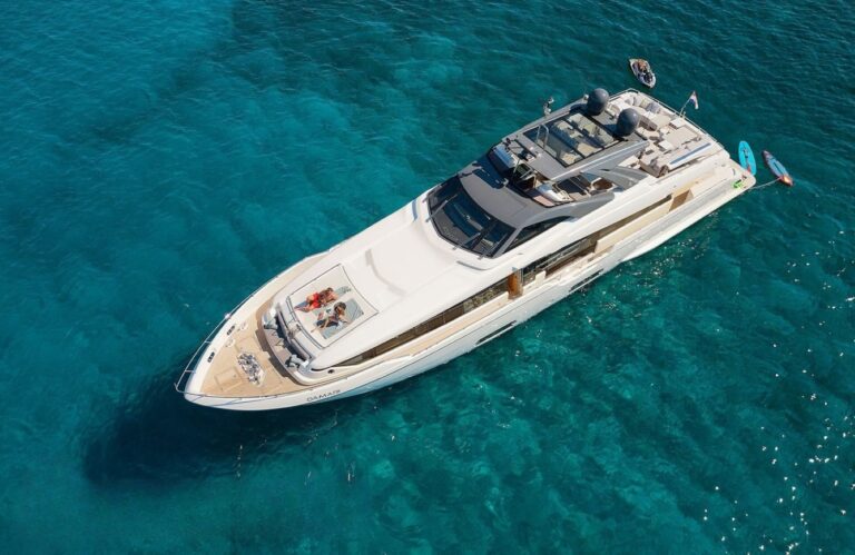 Superyacht DAMARI
